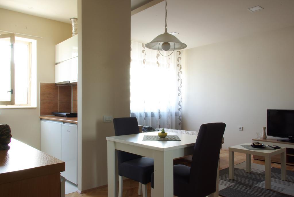 Square Studio Apartment Ниш Екстер'єр фото