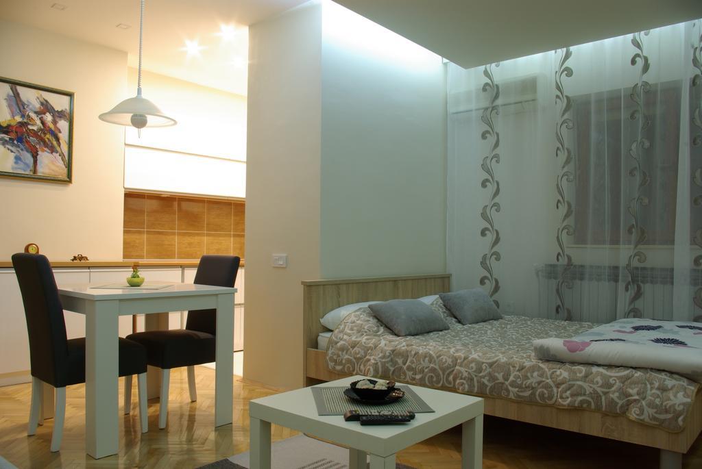 Square Studio Apartment Ниш Екстер'єр фото