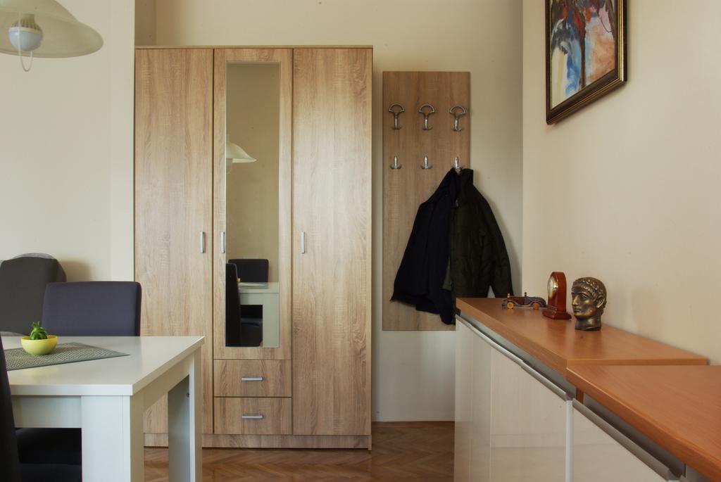 Square Studio Apartment Ниш Екстер'єр фото