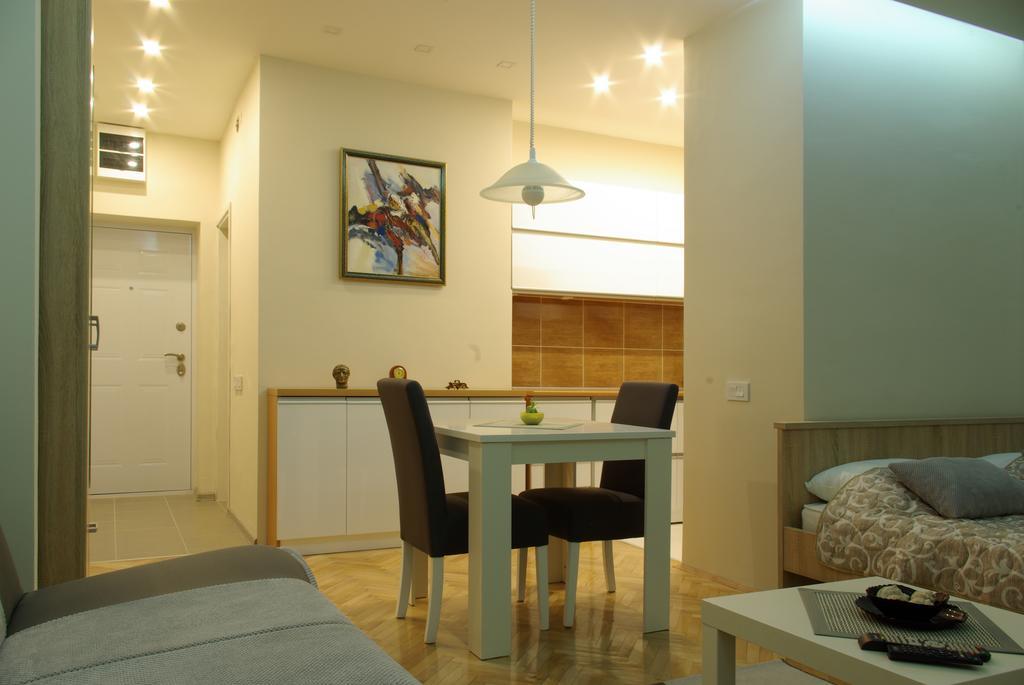 Square Studio Apartment Ниш Екстер'єр фото