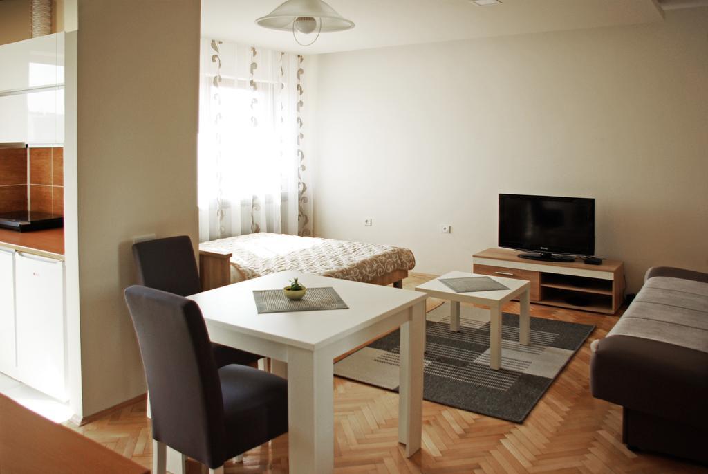 Square Studio Apartment Ниш Екстер'єр фото