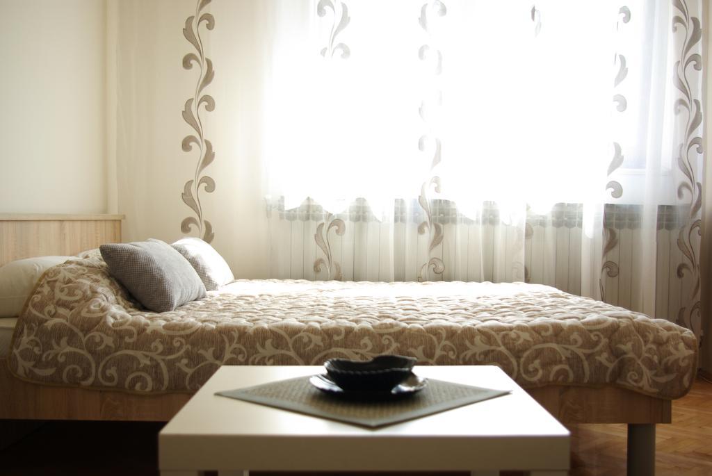 Square Studio Apartment Ниш Екстер'єр фото