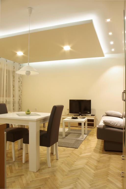 Square Studio Apartment Ниш Екстер'єр фото